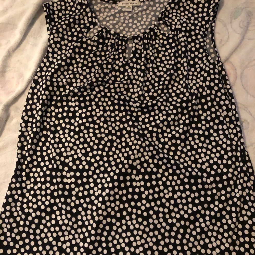 Sleeveless dress shirt